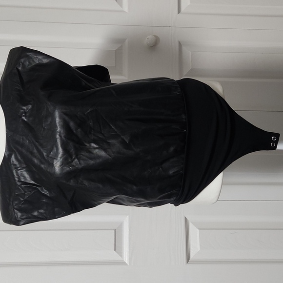 Good American Strong Shoulder Faux Leather Bodysuit - Picture 5 of 8